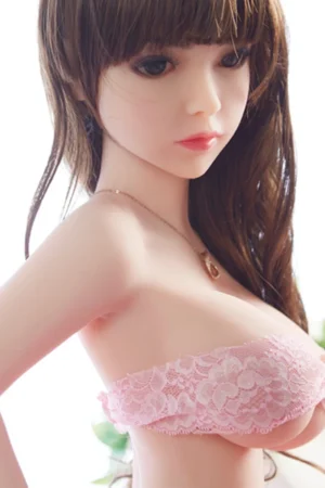 Domowa bliskość z modelem TPE 100cm od 6YE Doll z miseczką D o wyraźnej lecz spokojnej obecności