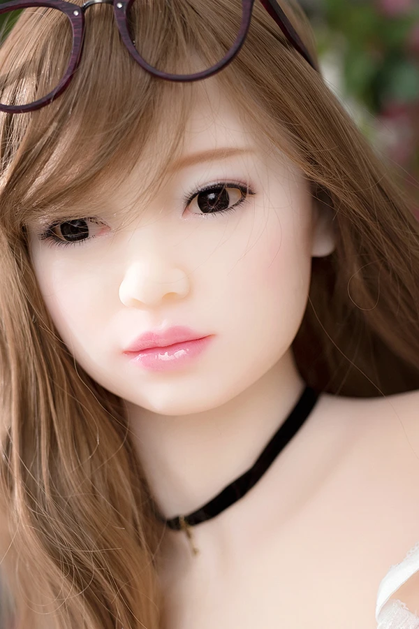 Domowa bliskość z modelem TPE 150 cm od 6YE Doll z linią biustu w miseczce B o proporcjach stworzonych do domowego wnętrza - obrazek 2