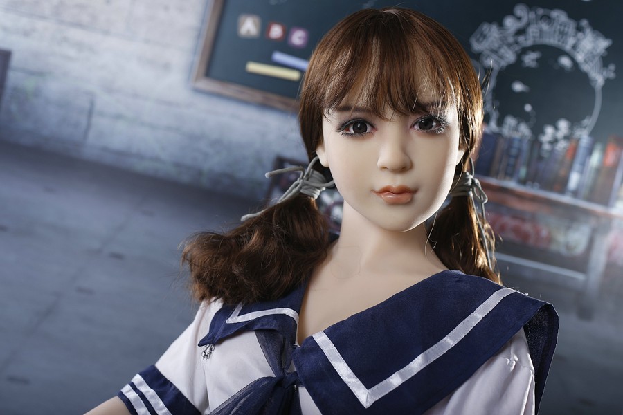 Miękka towarzyszka TPE o wzroście 145 cm od Qita Doll z linią biustu w miseczce C o miękkim i naturalnym odbiorze sylwetki - obrazek 4