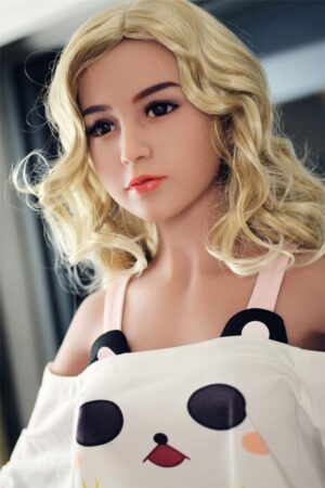 Miękki kontakt z TPE w modelu 156 cm od Mese Doll z miseczką C dla bliskości prowadzonej bez pośpiechu