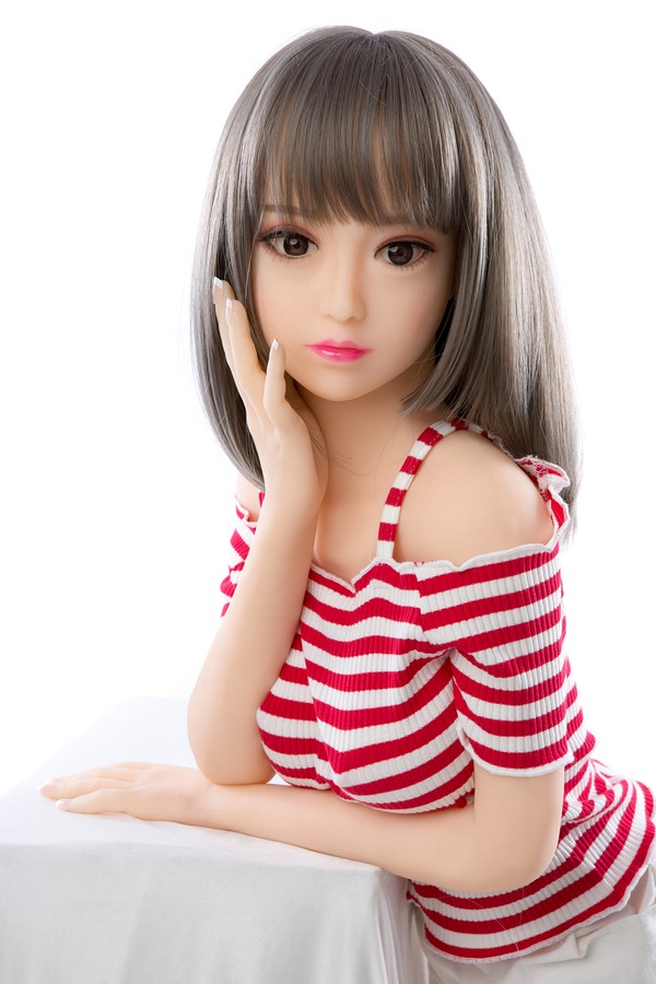 Domowa bliskość z modelem TPE 125 cm od Wonanii Doll z miseczką D o miękkim i naturalnym odbiorze sylwetki - obrazek 4