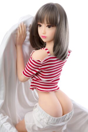 Domowa bliskość z modelem TPE 125 cm od Wonanii Doll z miseczką D o miękkim i naturalnym odbiorze sylwetki
