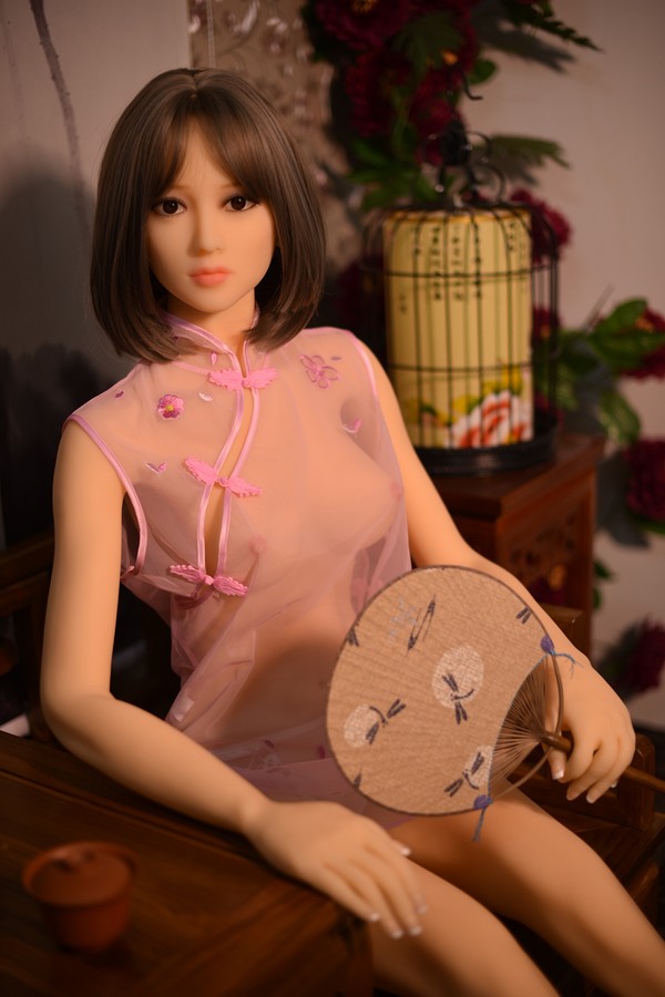 Sylwetka 150 cm wykonana z TPE od Wonanii Doll z biustem w miseczce C dla bliskości prowadzonej bez pośpiechu - obrazek 4