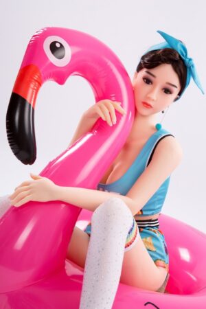 Wonanii Doll przedstawia lalka miłości o wzroście 168 cm wykonaną z TPE z miseczką E o wyraźnej lecz spokojnej obecności