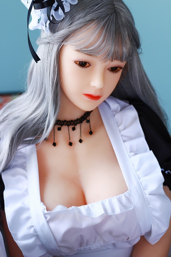 Biust w miseczce I prowadzi sylwetkę 158 cm z TPE od Aimi Doll w nastroju bliskości budowanej stopniowo