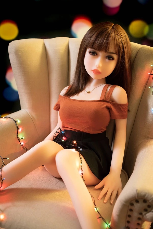 Kobieca równowaga biustu talii i bioder w lalce 125 cm od Aimi Doll z miseczką C dla bliskości prowadzonej bez pośpiechu - obrazek 3