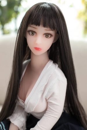 Harmonijna linia 33 23 34 cm w modelu 68 cm od Aimi Doll z biustem w miseczce C o wyraźnej lecz spokojnej obecności