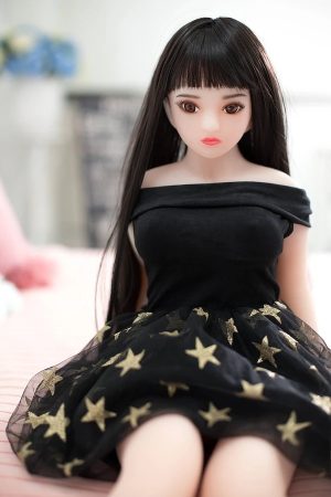 Sylwetka 88 cm wykonana z TPE od Aimi Doll z biustem w miseczce C w harmonijnym kobiecym stylu