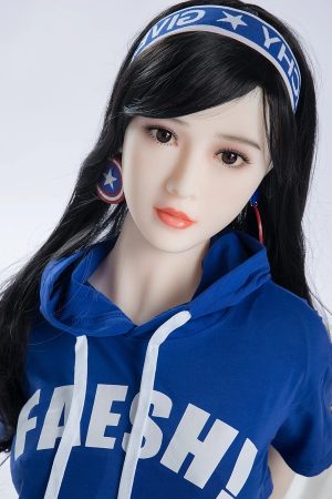 Sylwetka 158 cm wykonana z TPE od Aimi Doll z linią biustu w miseczce I oraz subtelnym charakterem osobistego wieczoru