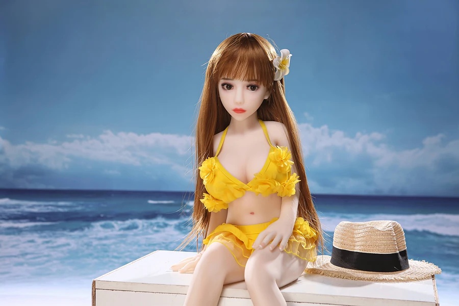 Kobieca równowaga biustu talii i bioder w lalce 100 cm od Aimi Doll z biustem w miseczce B w harmonijnym kobiecym stylu - obrazek 4