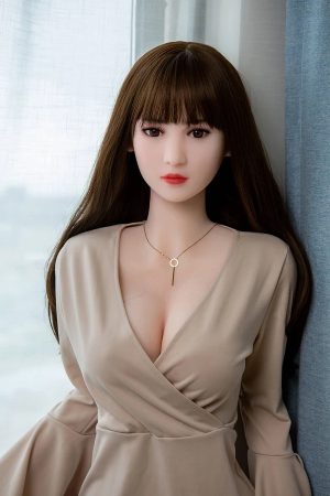 Harmonijna linia 50 34 55 cm w modelu 100 cm od Aimi Doll z biustem w miseczce C o miękkim i naturalnym odbiorze sylwetki