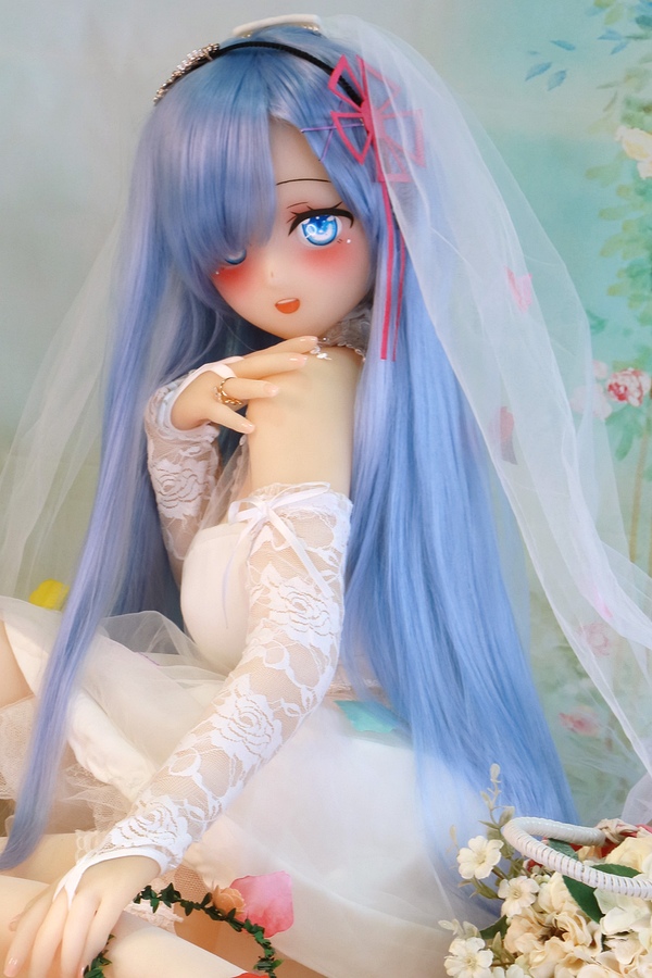 Wyraźne biodra i lekka talia w modelu 145 cm od Inherit Doll z miseczką D w cichej atmosferze prywatnej nocy - obrazek 2