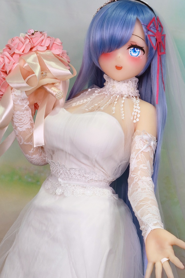 Wyraźne biodra i lekka talia w modelu 145 cm od Inherit Doll z miseczką D w cichej atmosferze prywatnej nocy - obrazek 4