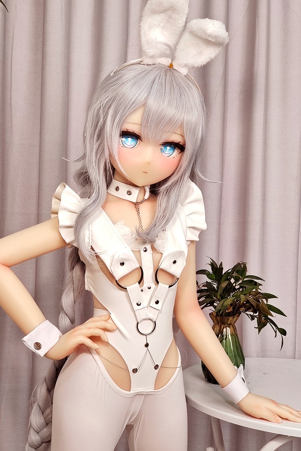 Realistyczna obecność 135 cm od Inherit anime Doll wykonana z TPE o harmonijnej linii biustu o proporcjach stworzonych do domowego wnętrza