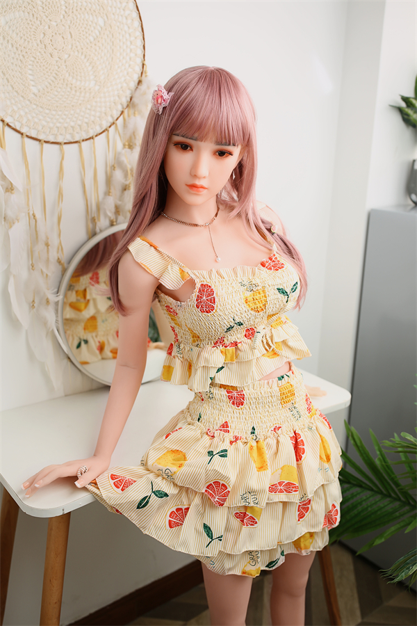 Elegancka sylwetka 148 cm od TC Doll wykonana z TPE oraz z biustem w miseczce C o pełniejszej linii i spokojnym rytmie - obrazek 4