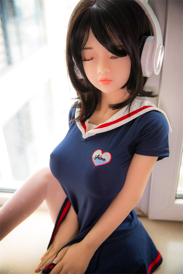 Miękka towarzyszka TPE o wzroście 125 cm od JY Doll z miseczką E o proporcjach stworzonych do domowego wnętrza