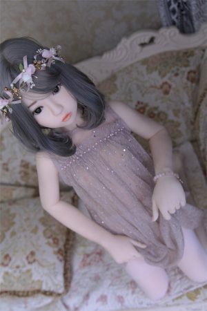 Prywatny wieczór z lalka miłości 132 cm od JY Doll mini  wykonaną z TPE z miseczką A o miękkim i naturalnym odbiorze sylwetki