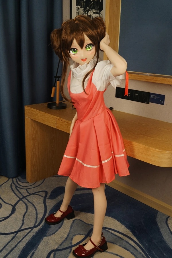 Silikonowa towarzyszka o wzroście 132 cm od Inherit mini Doll z linią biustu w miseczce A oraz miękką aurą osobistej bliskości - obrazek 2