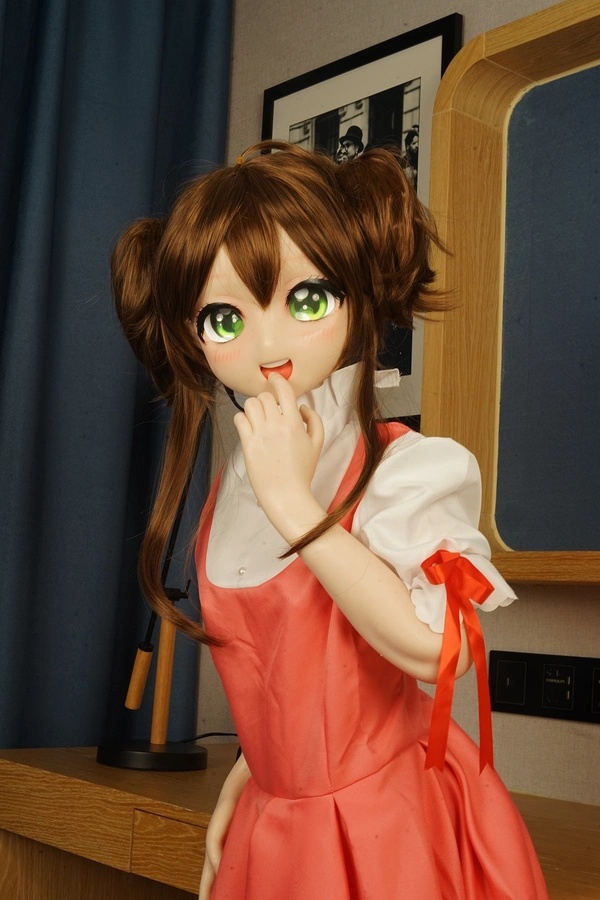 Silikonowa towarzyszka o wzroście 132 cm od Inherit mini Doll z linią biustu w miseczce A oraz miękką aurą osobistej bliskości - obrazek 3