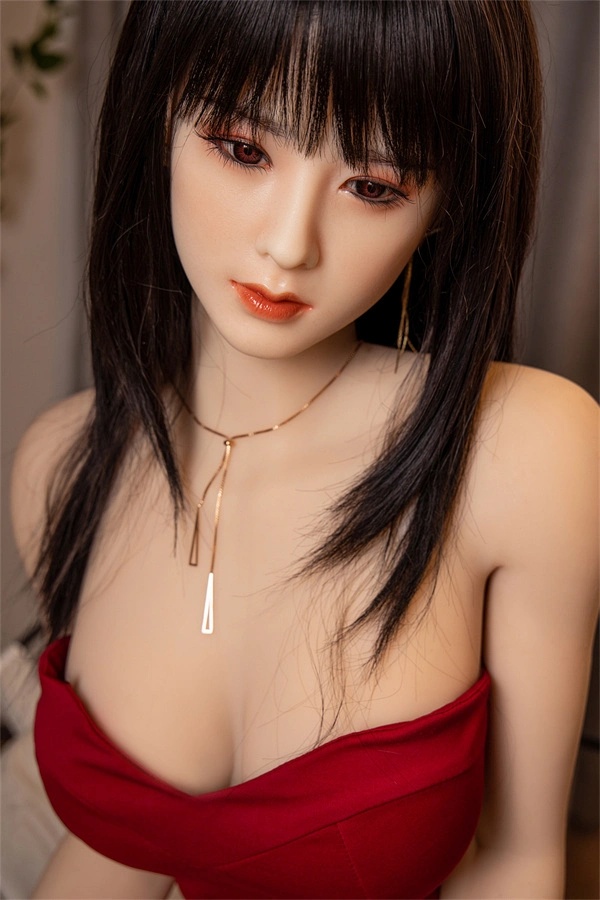 Harmonijna linia 66 41 73 cm w modelu 145 cm od Aiyindao Doll z linią biustu w miseczce C oraz subtelnym charakterem osobistego wieczoru