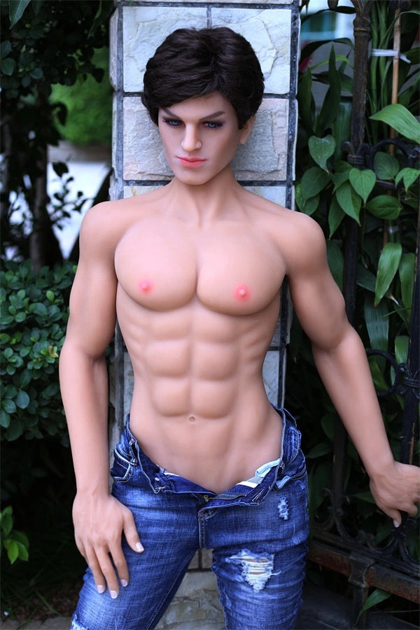 Wyraźne biodra i lekka talia w modelu 165 cm od Aiyindao Doll o harmonijnej linii biustu w nastroju bliskości budowanej stopniowo - obrazek 4