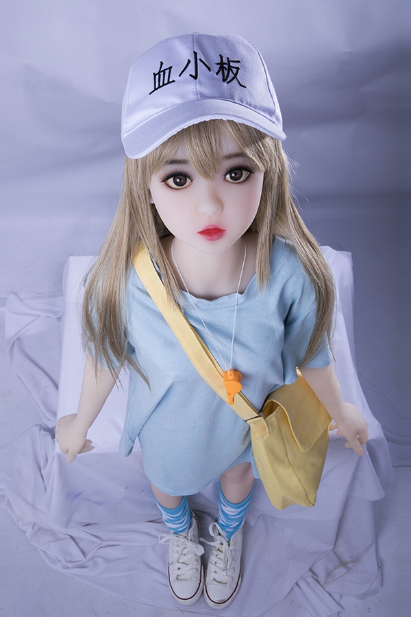 Wyraźne biodra i lekka talia w modelu 125 cm od Cos Doll z biustem w miseczce A o pełniejszej linii i spokojnym rytmie