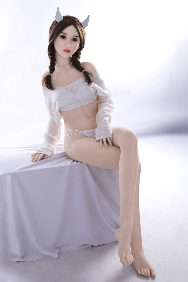 Prywatny wieczór z lalka miłości 140 cm od Cos Doll wykonaną z TPE z linią biustu w miseczce E o proporcjach stworzonych do domowego wnętrza - obrazek 4