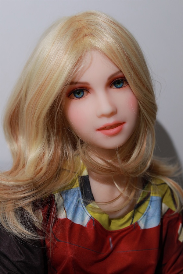 Wyraźne biodra i lekka talia w modelu S 125 cm od Cos Doll z linią biustu w miseczce B o miękkim i naturalnym odbiorze sylwetki - obrazek 4